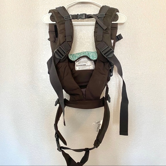 Infantino 4 in 1 baby carrier- ergonomic - Picture 3 of 6